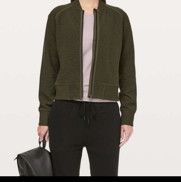 NWOT!! 🍋  Lululemon Jacket  size 4 - Picture 3 of 7